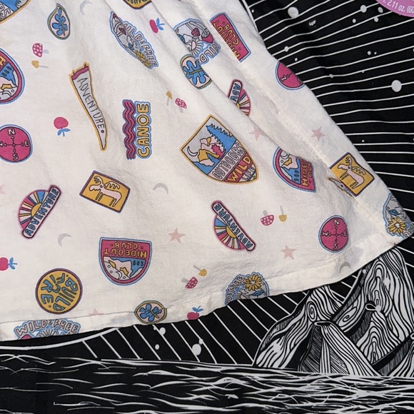 Cute hippie adventure themed girl’s dress size 4 + Disney princess extras - Picture 4 of 6